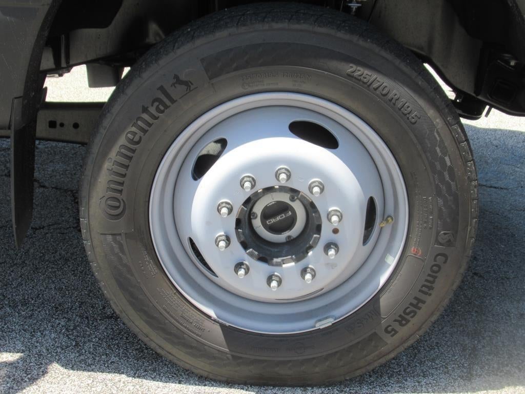 2024 Ford Super Duty F-550 DRW XL